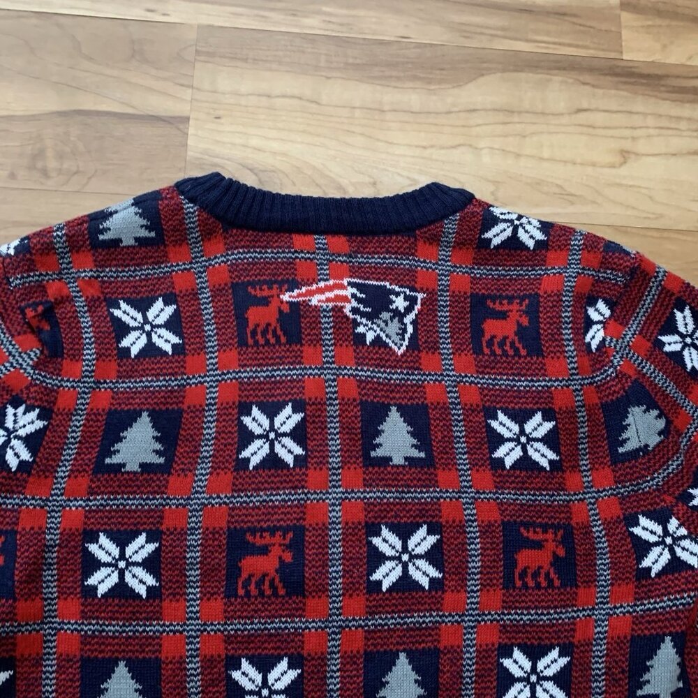 NFL New England Patriots Christmas Sweater Men’s Small Crew Neck Acrylic - Picture 8 of 11